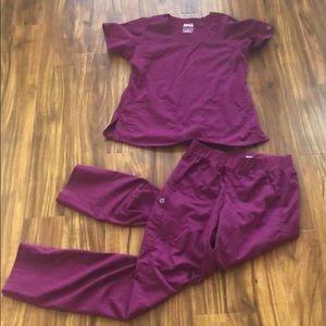 Wonder wink PRO scrub set - size S - worn once